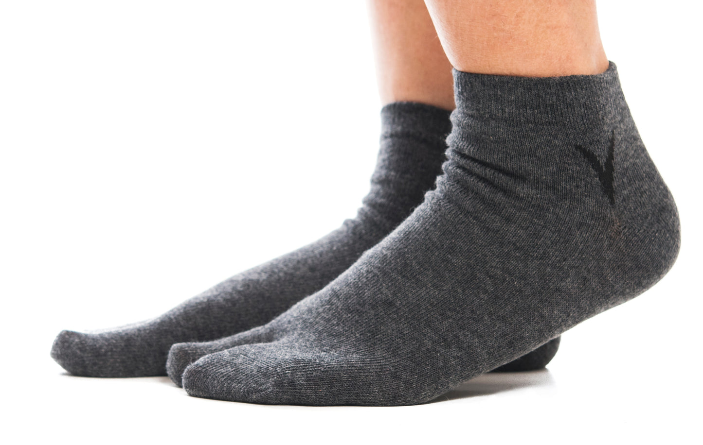 4 Pairs - 2 Black, 2 Gunmetal Grey Ankle Casual V-Toe Flip-Flop Tabi Big Toe Socks