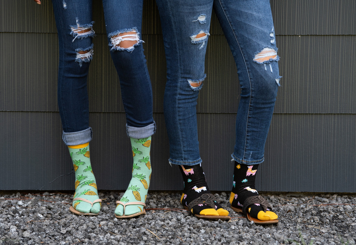 1 Pair - V-Toe Flip-Flop Tabi Socks - Pineapple Style